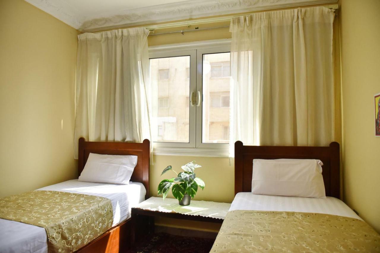 Two-Bedroom Apartment At Mohamed Farid Street Caïro Buitenkant foto