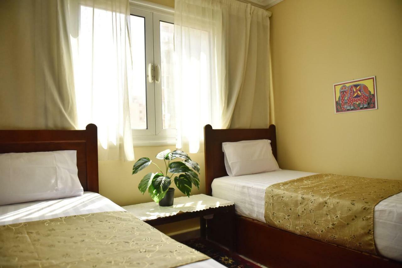 Two-Bedroom Apartment At Mohamed Farid Street Caïro Buitenkant foto