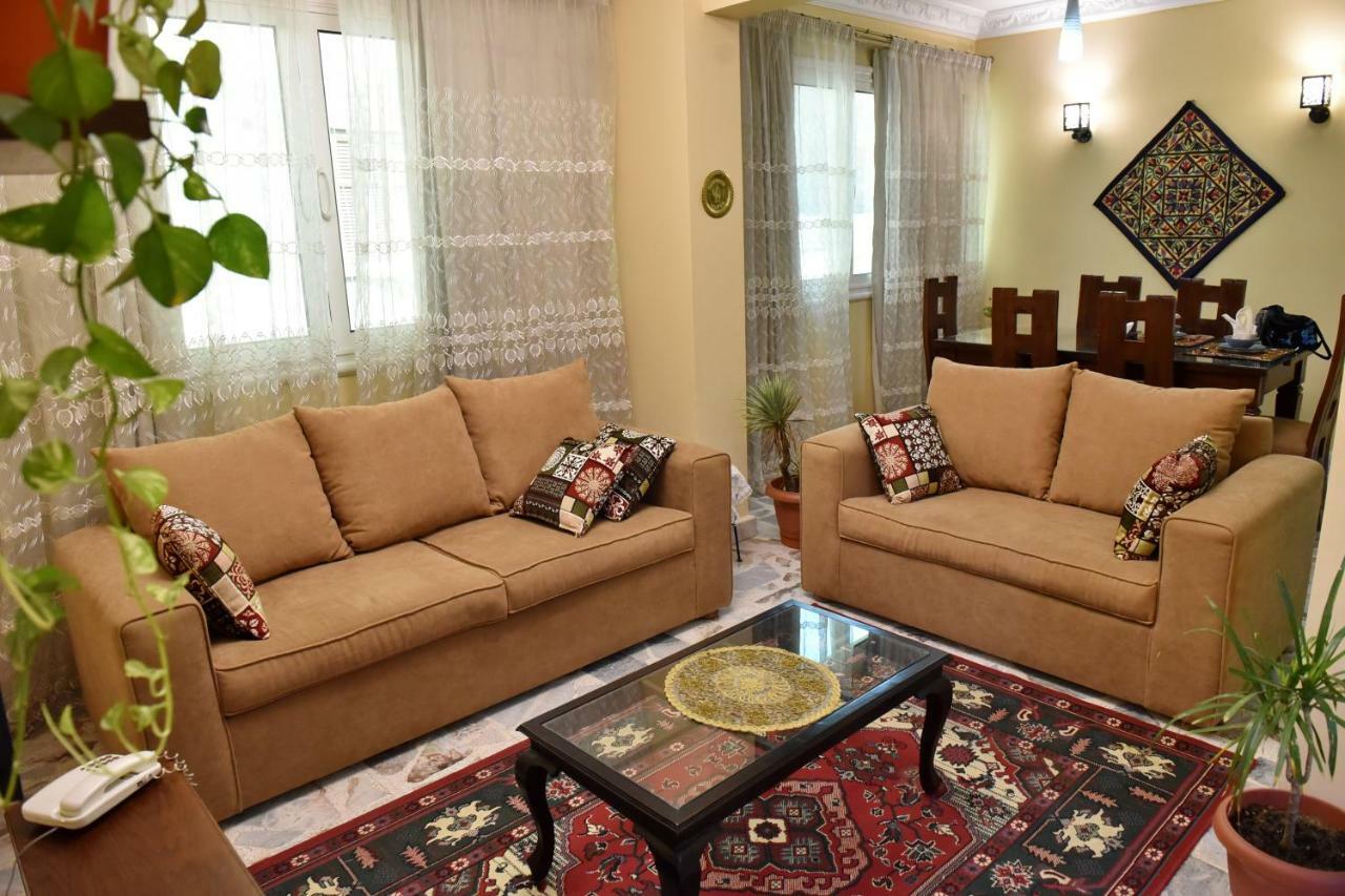 Two-Bedroom Apartment At Mohamed Farid Street Caïro Buitenkant foto