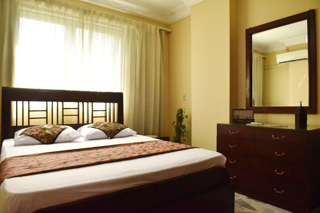 Two-Bedroom Apartment At Mohamed Farid Street Caïro Buitenkant foto
