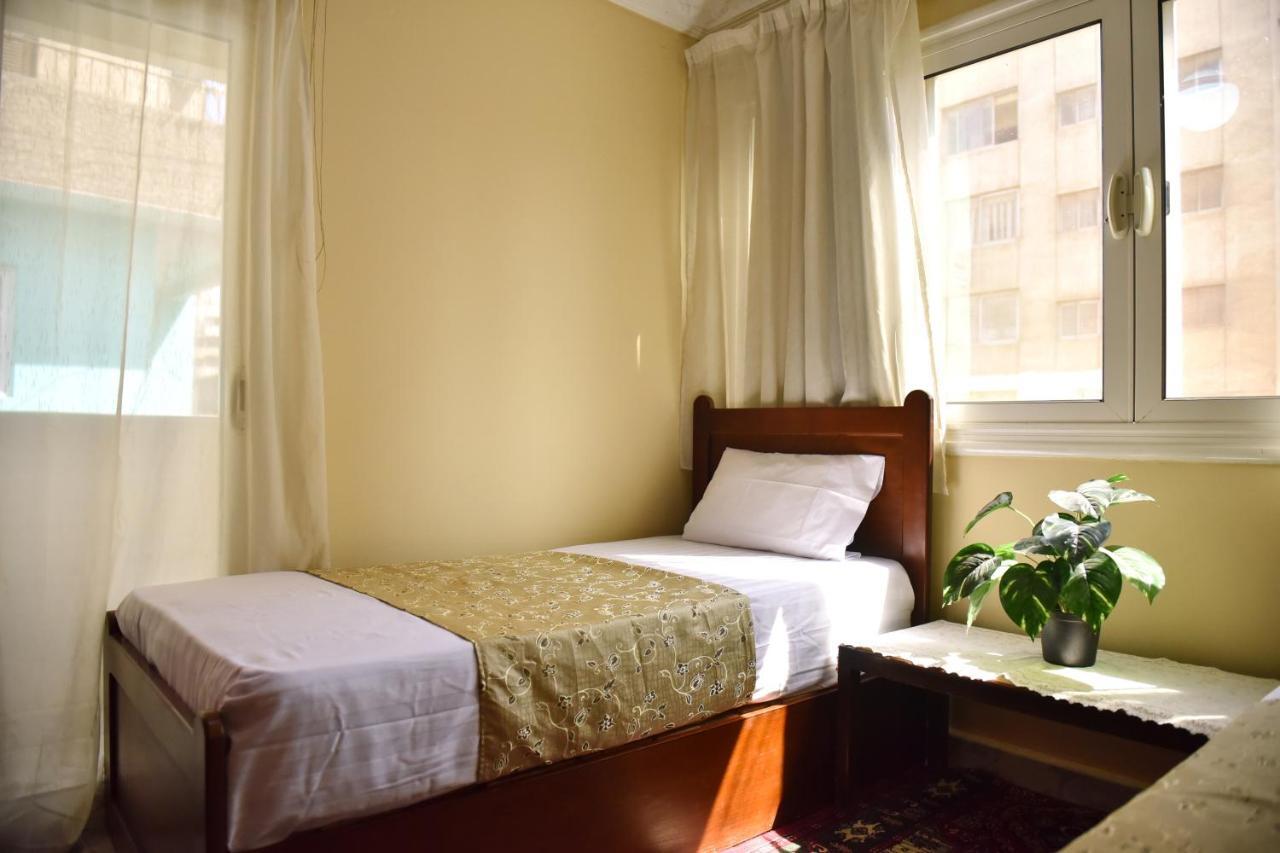 Two-Bedroom Apartment At Mohamed Farid Street Caïro Buitenkant foto